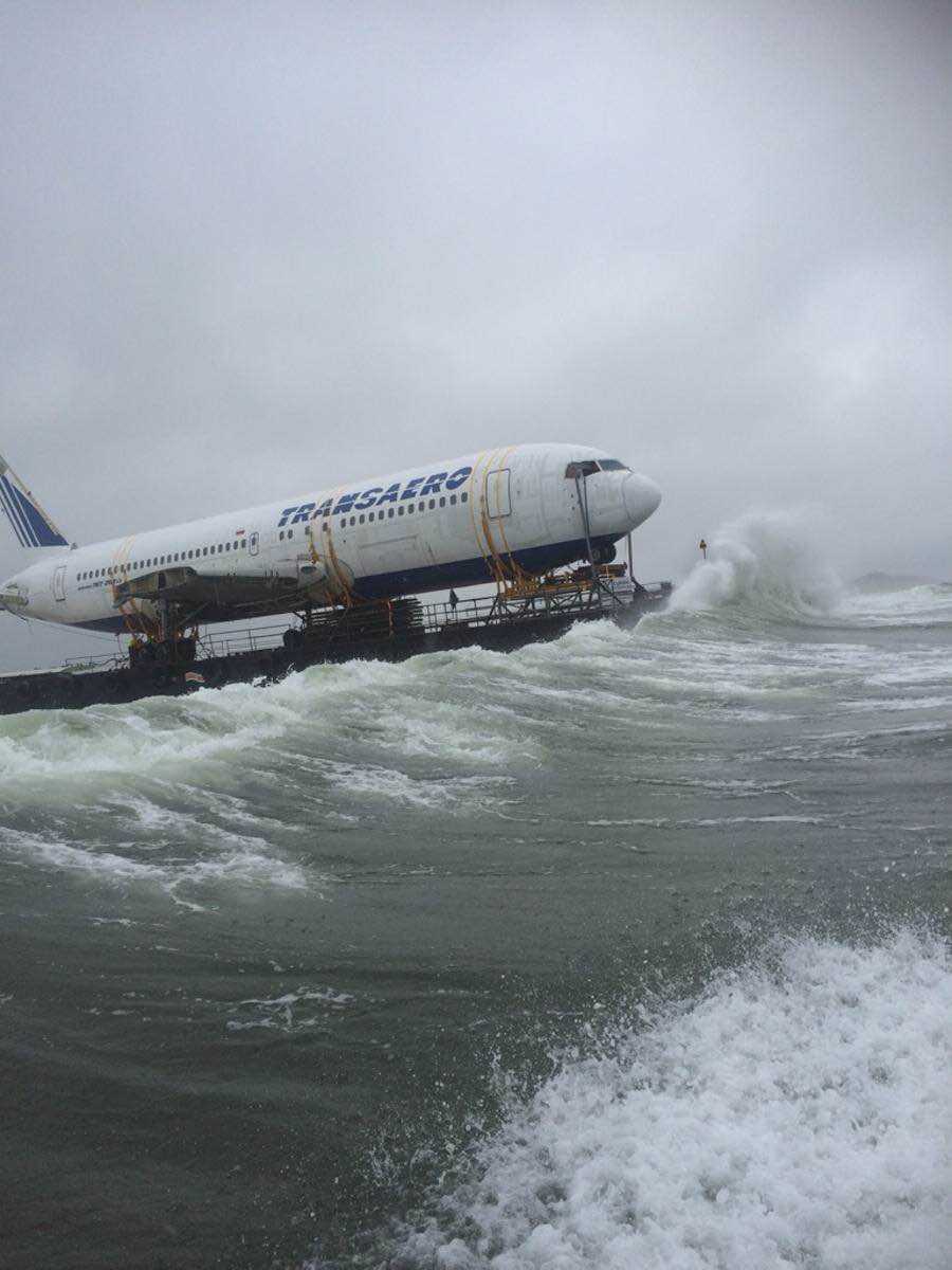 dugganbarry's tweet photo. Best news pic of the weekend taken by @Atlantic_Towage of #boeing767 surfing into Sligo https://t.co/5dkpTGiL6y