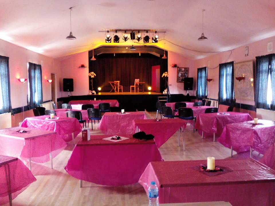 ladyvburlesque's tweet photo. Last night's show, Aberlemno village hall. Fabulous night and amazing performers. X #ruralburlesque #fieldsformiles https://t.co/7Aooaz1kUW