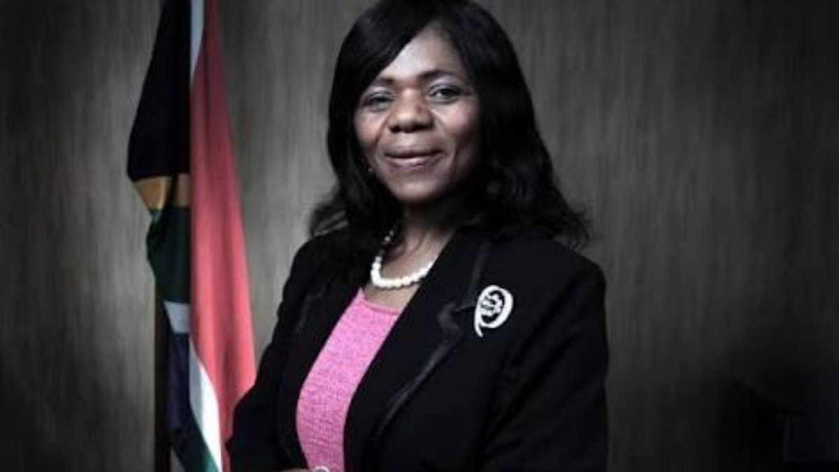 BrentJvV's tweet image. SHOCKING! Plot to kill SA Public Protector Thuli Madonsela. Who will protect the protector? bit.ly/24EA9Ol