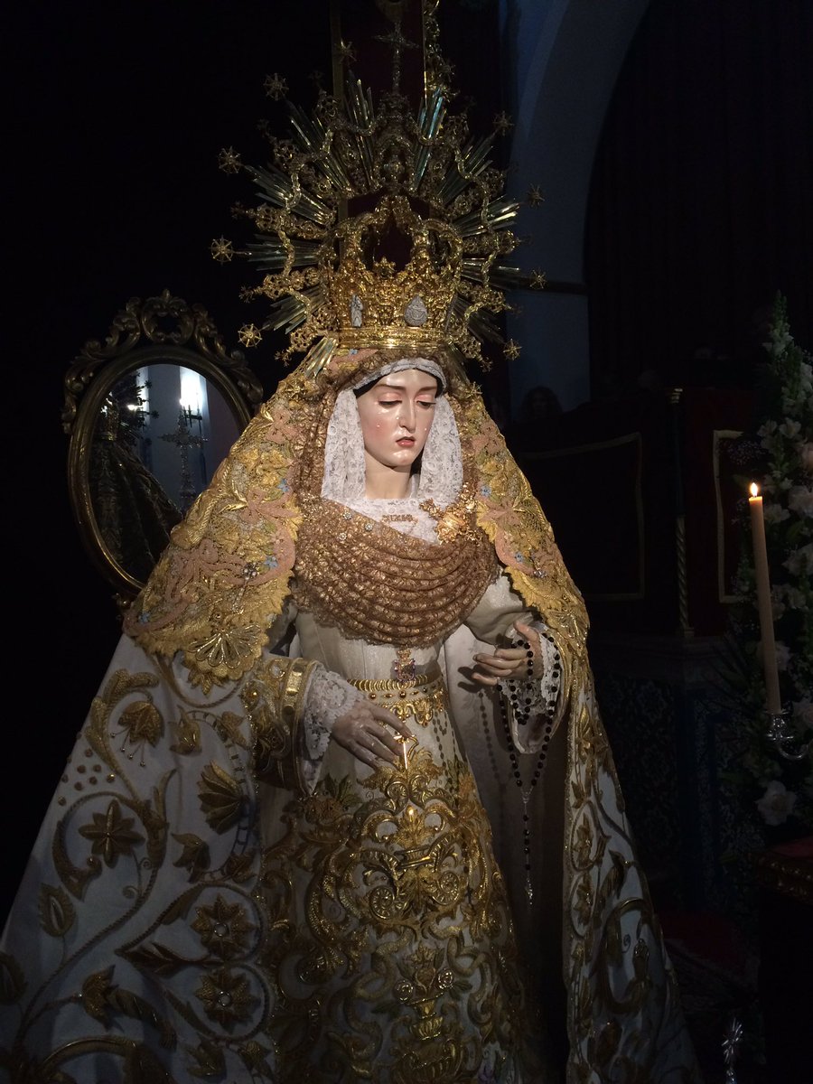granadacofrade's tweet photo. La Virgen de la Aurora en besamanos por el  V Aniversario de su Coronación. A las 12:30h Eucaristía conmemorativa https://t.co/2RxqwdBPiN
