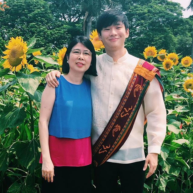 RichardHwan's tweet photo. Happy Mother's Day to all the beautiful Mamas out there ✌🏻️ not just Mama but Grandmas too! 💐💐 https://t.co/5cxWiO4BOt