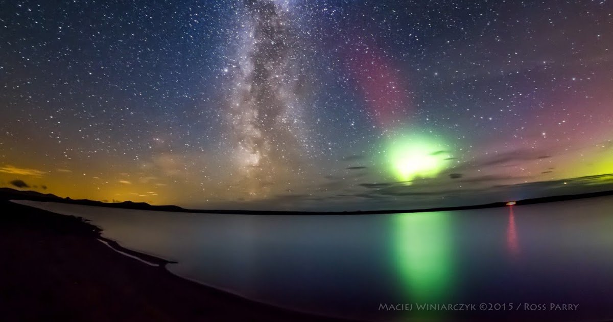 1850Chauffeur's tweet photo. Watch The Milky Way Get Photobombed By The Northern Lights. https://t.co/7ztbEwgr7A https://t.co/dqjsU92QnW