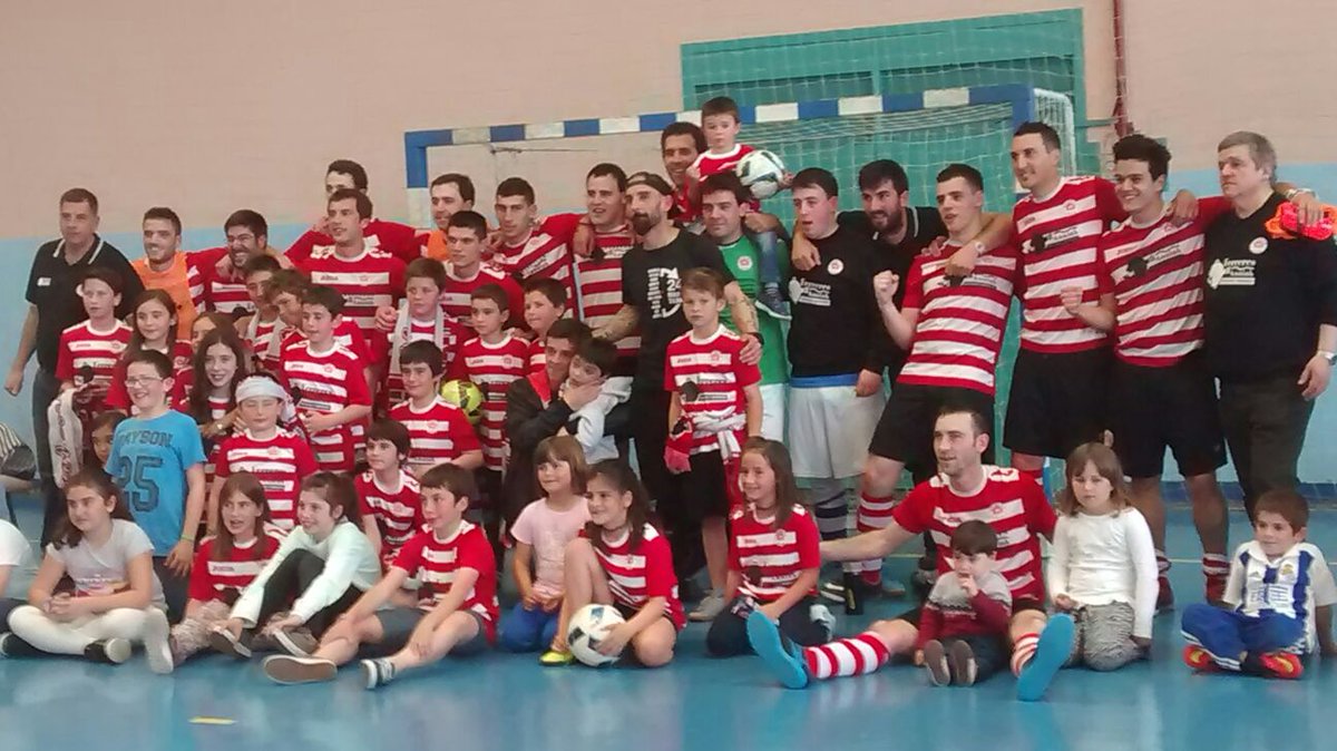 AntxoAF's tweet photo. Mila esker denoi atzo bizitakoa ahaztezina egiteagatik. Eskerrak ere Dj Karlosi sortutako giroagatik!
#AlePescaus https://t.co/3xesR2J0tM