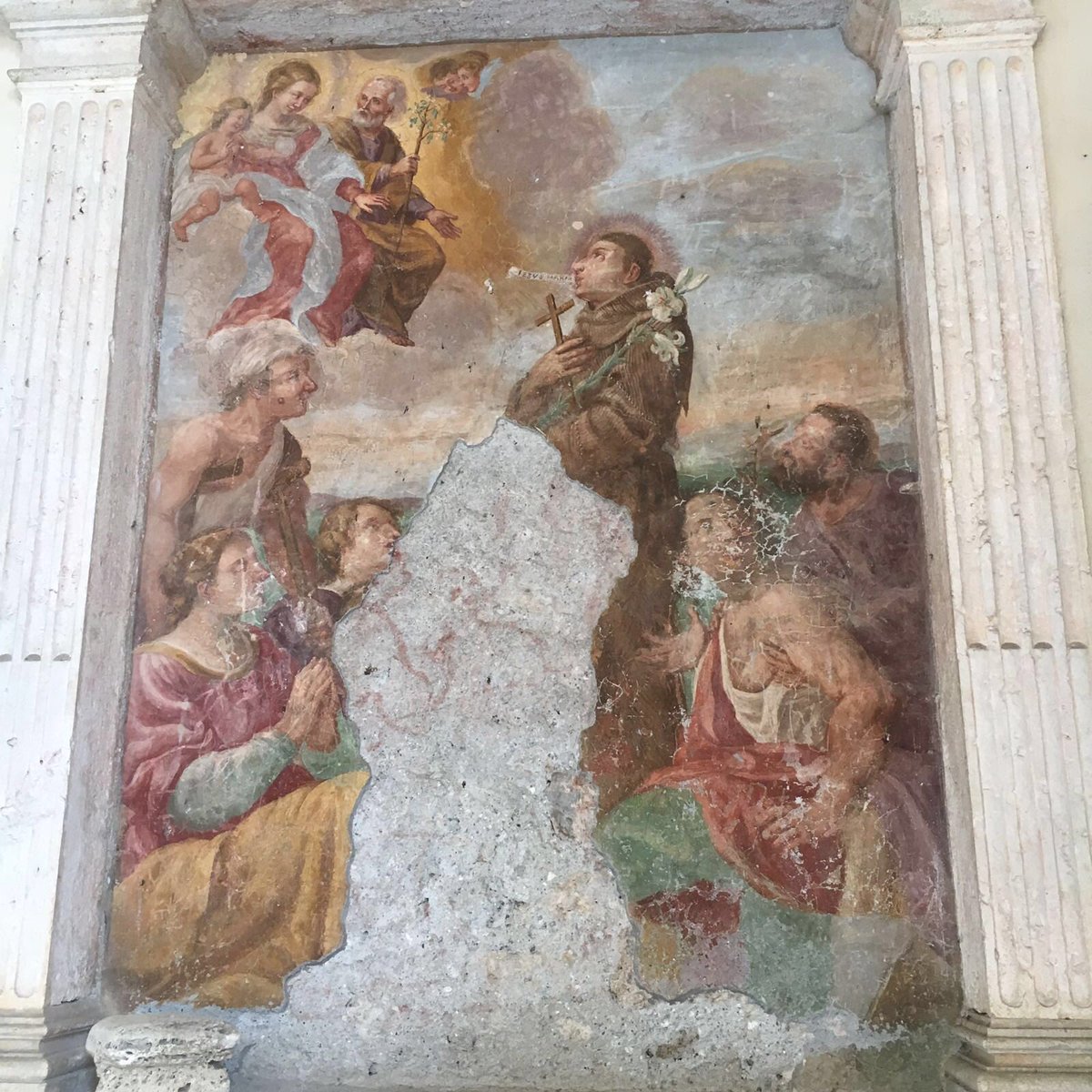 ACCulturaViVa's tweet photo. Invasa anche la chiesa di San Cosimato 😉 #InvasioniDigitali 👾#ViaBenedicti #Vicovaro https://t.co/zGsrPWHq6O