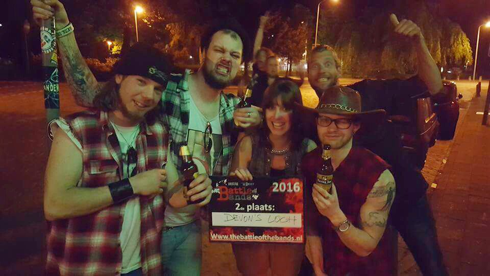 DevonsLoch's tweet photo. Te gekke avond in Hoorn gehad! Tweede prijs gewonnen #BOTB en kennis gemaakt met toffe mensen en bands! #nagenieten https://t.co/CDdTW3x8we