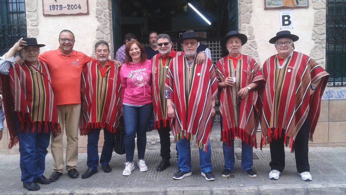 manolicz's tweet photo. Mas de 400 años y casi 300 de vivencias #festeras con una energía impresionante! #Contrabandistas #Palamo #Alicante https://t.co/dUGsYjbhNV