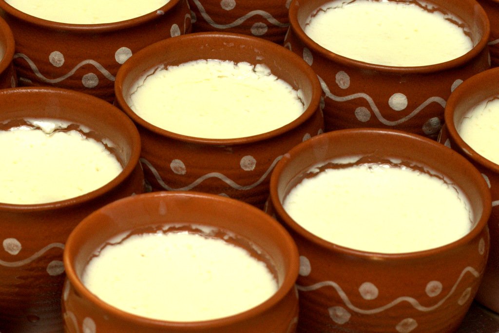 KhubKhao's tweet photo. Everyone loved these #SummerSpecial Bhape Doi, a #Bengali #Delicacy served at #KhubKhaoCafΓ©.
#UltimateDelicious https://t.co/DwYsvoZ08Y