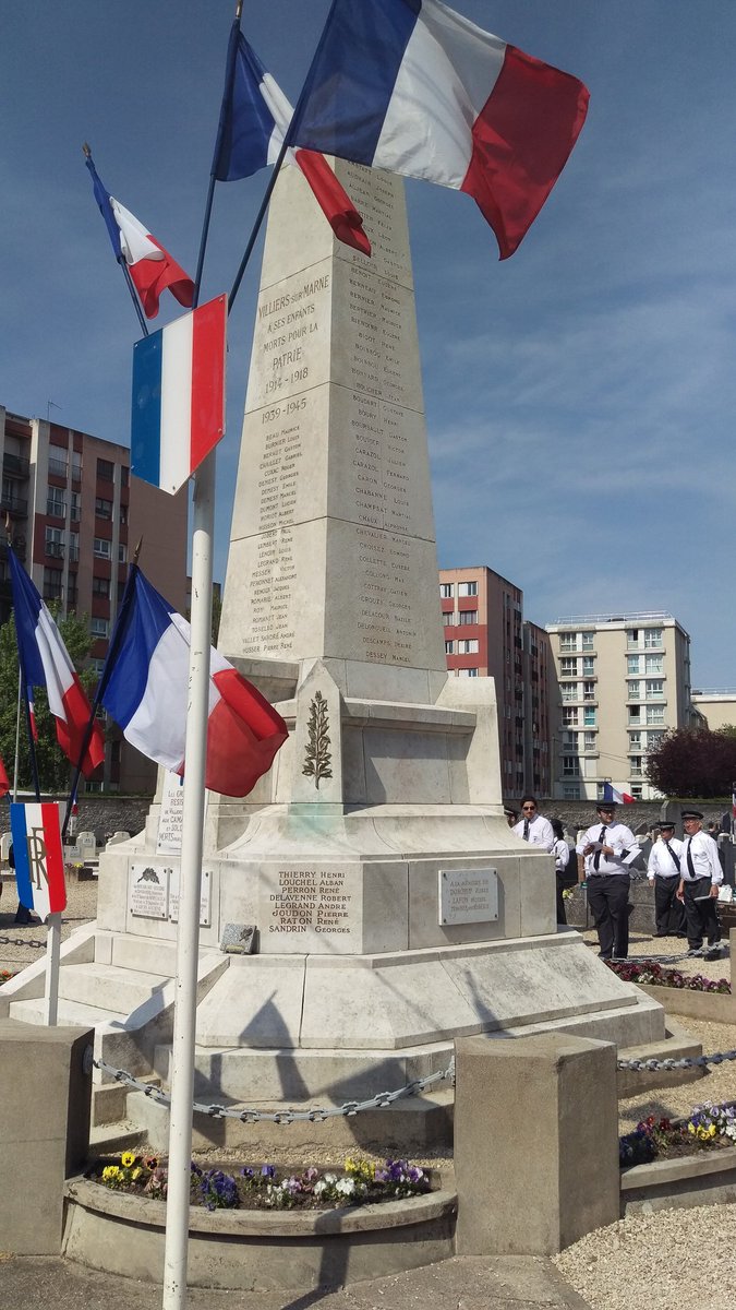 Antoine94350's tweet photo. Ceremonies du #8mai45 à #villiers94 avec @elupsvilliers94 @fredericmassot @DlyP94 @PSVilliers @JS_94350 @tig https://t.co/Jd2fZJPF5u