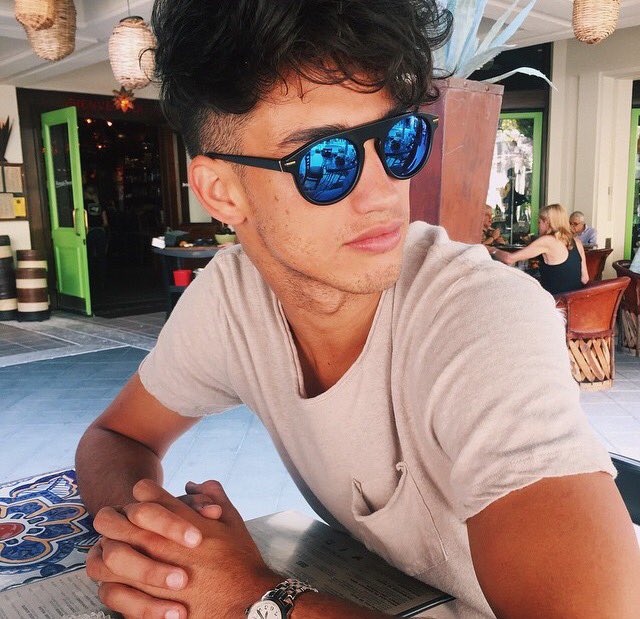 PhilipBSt's tweet photo. When you're waiting for your food to come #iwantmyfood https://t.co/pdWjhf6JCh
