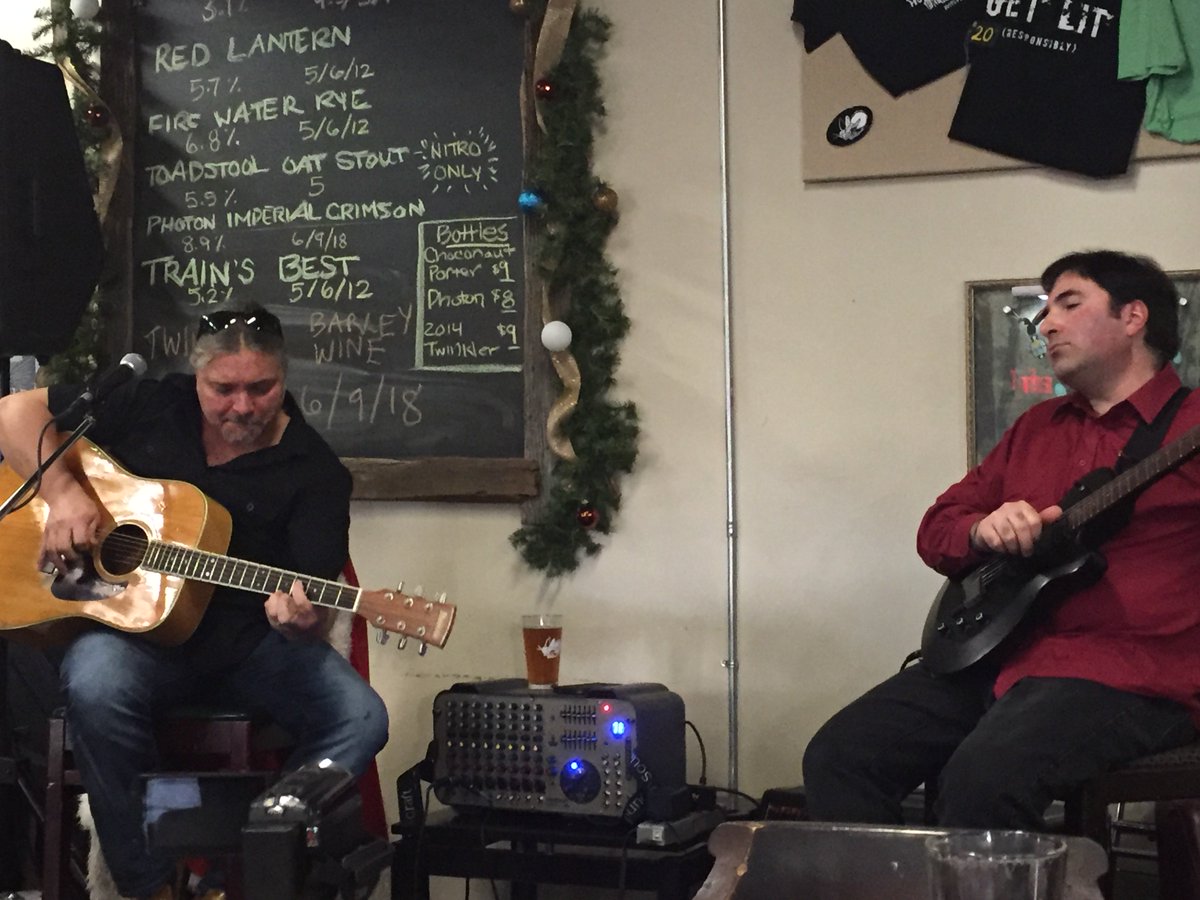 FireflyBrewing's tweet photo. Dizzyfish is here 2-4pm, come down and enjoy good music and great beer! #getlit #ctbeertrail #dizzyfish #livemusic https://t.co/LzyR9bKLn1