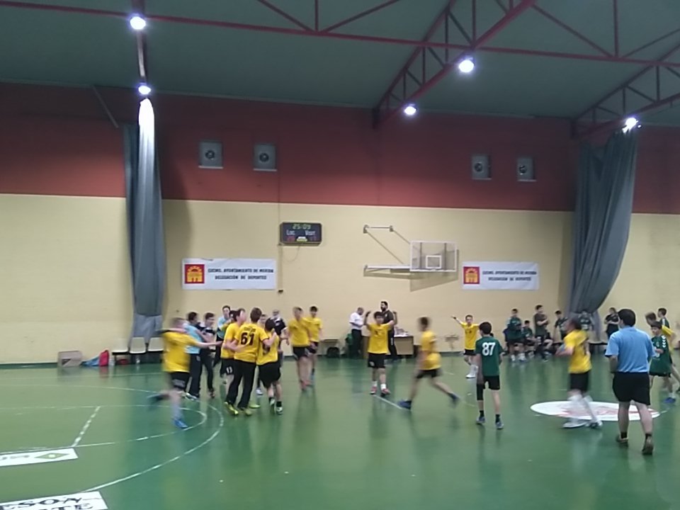 fexbm's tweet photo. Final! @BMPlasencia Campeones Liga Infantil Masc ganando 26-17 a @LA_UBP @DXTextremadura @RFEBalonmano #FinalesFEXBM https://t.co/ClmFV5S073