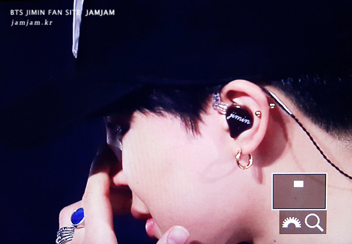 parkjamjam_kr's tweet photo. 160508 화양연화 콘서트 #JIMIN 감사한분들 한분 한분 이야기 할 때에도 울지않던 지민이가 멤버들에게 고마움을 이야기 할 때 울았어요 마음씨 예쁘고 여린 지민이와 멤버들 오래오래 함께하자 https://t.co/NNRDWWG4yC