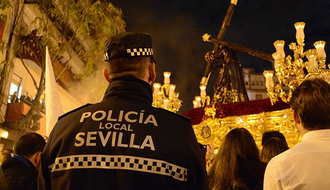 pasionensevilla's tweet photo. Primer golpe. La calle no e es nuestra | https://t.co/R2474DJaGZ https://t.co/9JrHSkGBJV