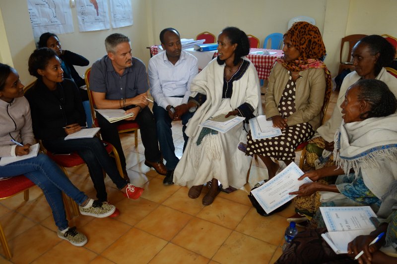 fatou2002's tweet photo. Women play important role in watershed governance #Ethiopia #IWMIGovGenPov @alan_nicol listens 2 their view @IWMI_ https://t.co/IBLbf7eF9V