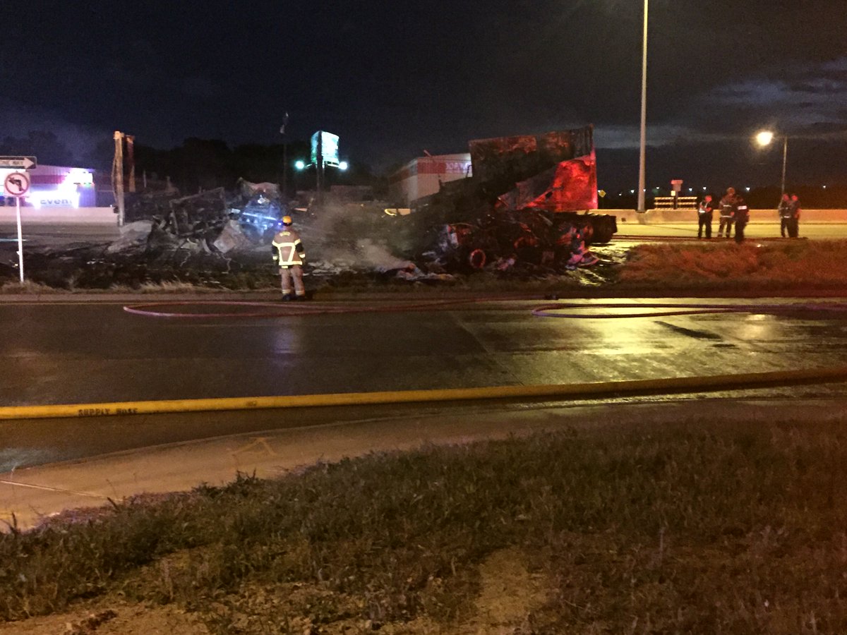BREAKING a fiery crash in DeSoto. SB lanes of I35 near Danieldale