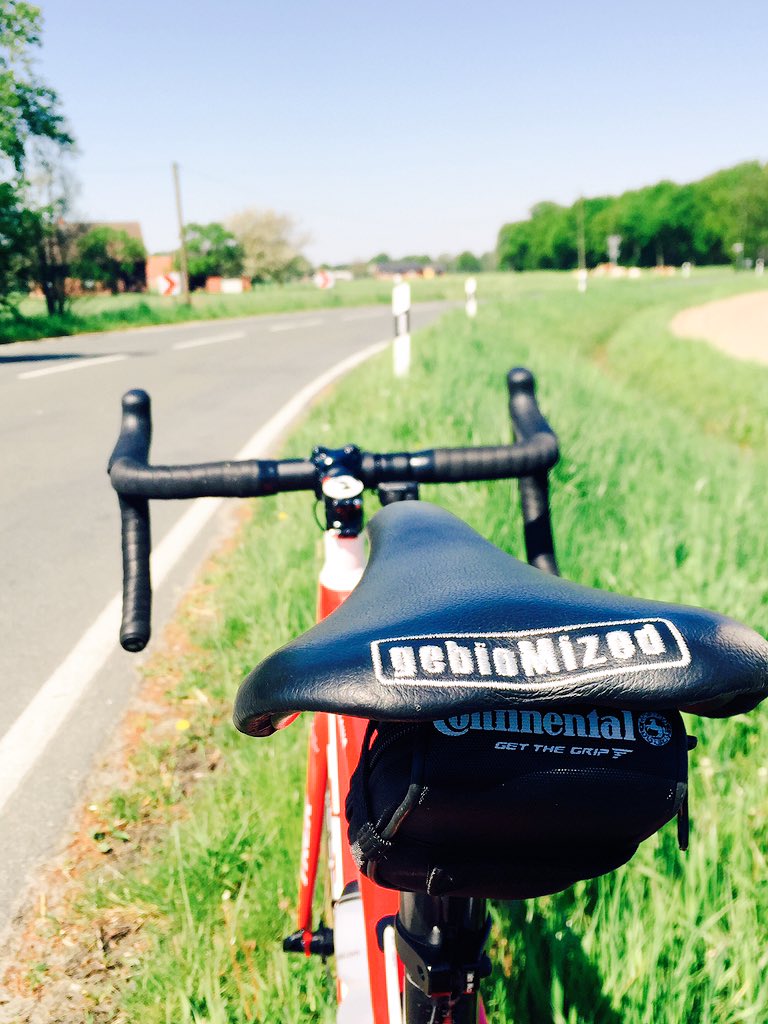 DanielSch's tweet photo. Perfect day to test some tweaks to my own position on the road #fitterslife #gebiomizedcustom #staycurious https://t.co/HK9BQQjGg3