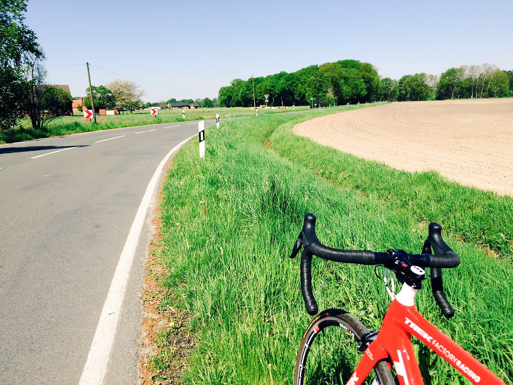 DanielSch's tweet photo. Perfect day to test some tweaks to my own position on the road #fitterslife #gebiomizedcustom #staycurious https://t.co/HK9BQQjGg3