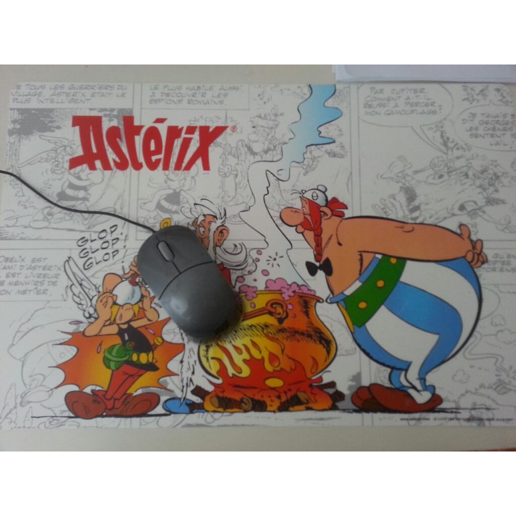 karadza999's tweet photo. Она кога ќе лапнеш super awesome mouse pad поклон из Франција #comicsforgood https://t.co/1y6tIggKbA