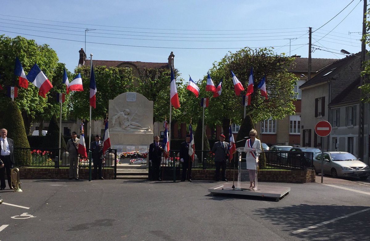 b_chkroun's tweet photo. Ce matin, j'étais aux côtés de Nathalie GROUX pour les commémorations du #8Mai à Beaumont sur Oise https://t.co/8oiAJdkHZN