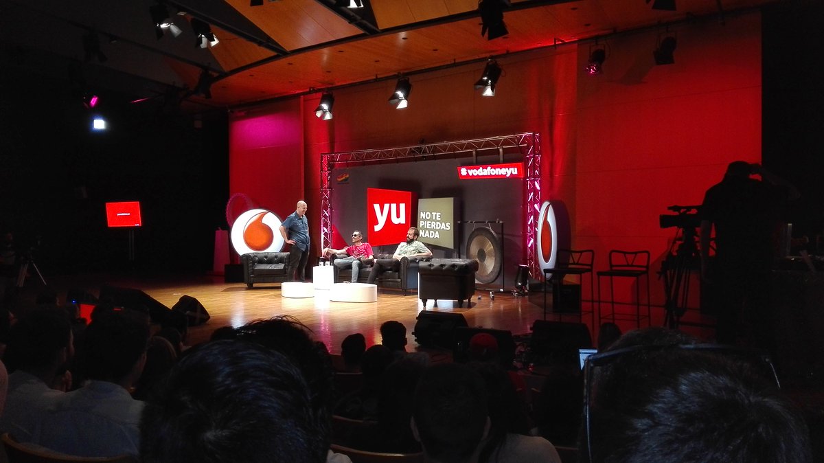 alejandroct95's tweet photo. En el programa @vodafoneyu #yuSOS (3) @DaniMateoAgain @SrCastelo @lorenacastell https://t.co/Z04RBs8d4U