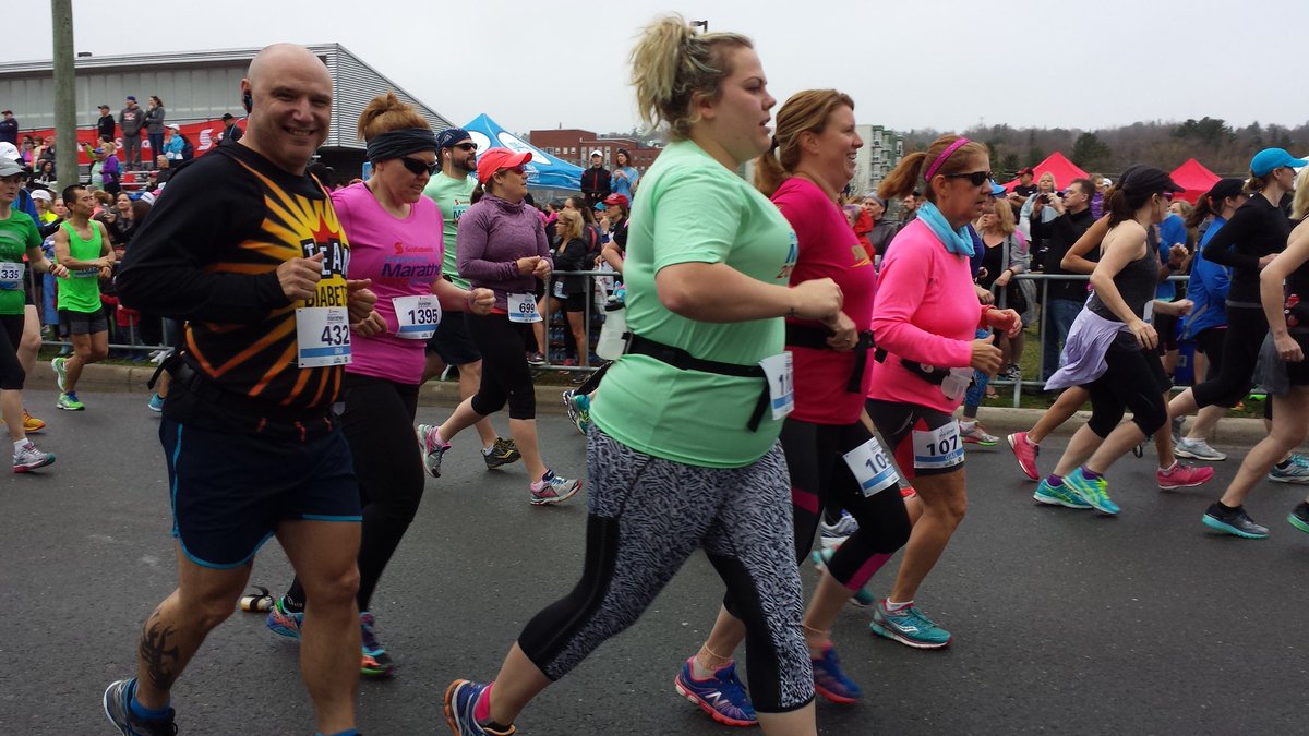Run_Jerri's tweet image. The half and full marathoners are off! Best of luck! @TeamDiabetesCDA @FtonMarathon #TeamDiabetes