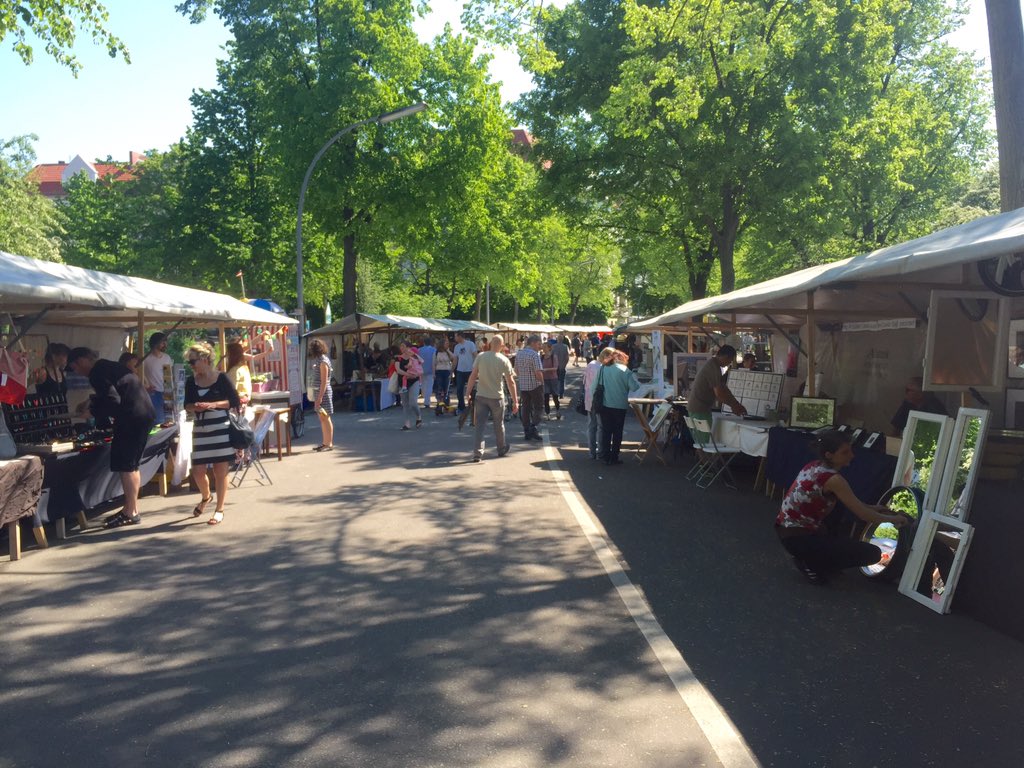 BerlinTourism's tweet photo. This SUNDAY: Join the #weddingmarkt at beautiful Nordufer w homemade food, handmade floral wreath &amp; #livemusic💐 🌮 🌞 https://t.co/oHtwbOMUUo