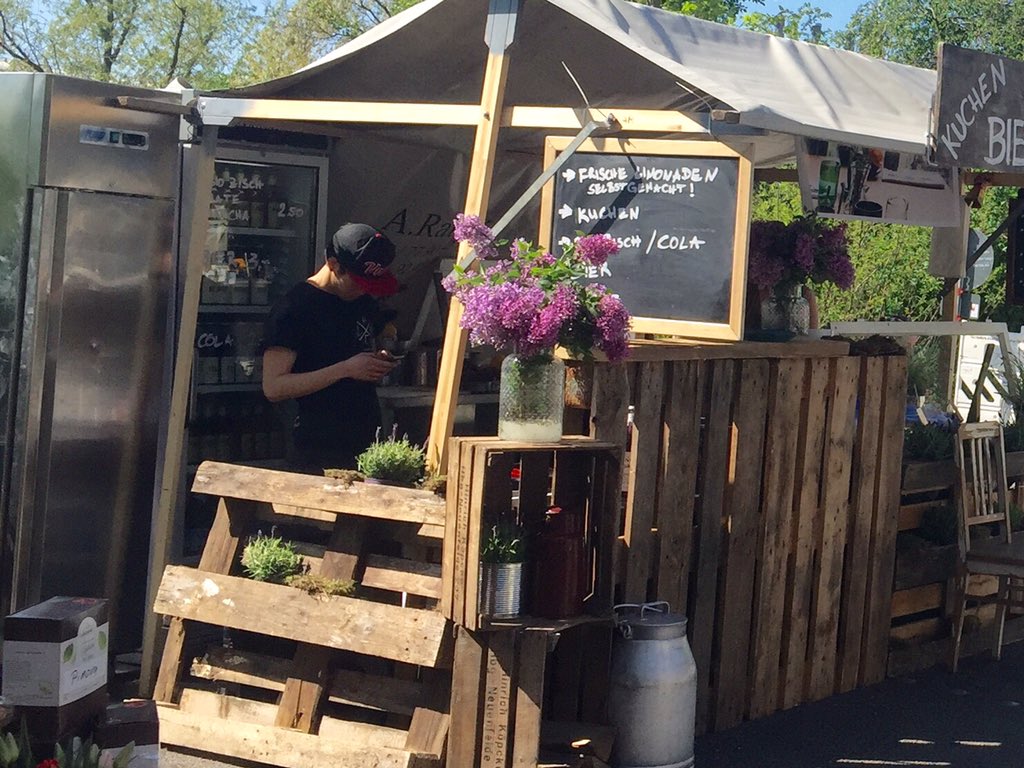 BerlinTourism's tweet photo. This SUNDAY: Join the #weddingmarkt at beautiful Nordufer w homemade food, handmade floral wreath &amp; #livemusic💐 🌮 🌞 https://t.co/oHtwbOMUUo
