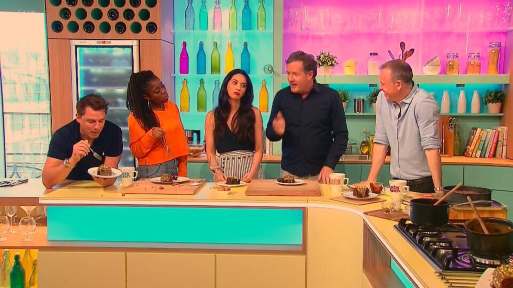 theguyliner's tweet photo. Olivia Munn's face speaks for Britain. #sundaybrunch https://t.co/rsK2RTLQZt
