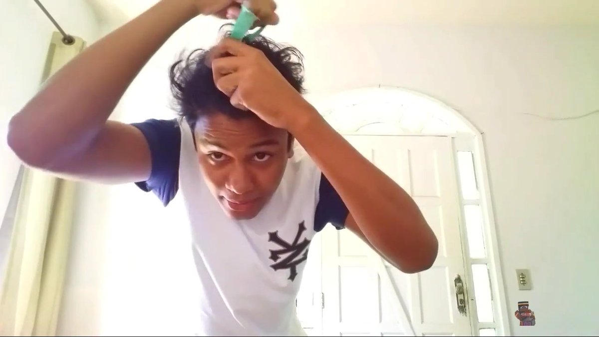 Minatu_NamicazY's tweet photo. @NotchGamesplay @gigaoindio olha q cara lindo mano to com inveja até 😂😂 https://t.co/UVqSZ2YWTA
