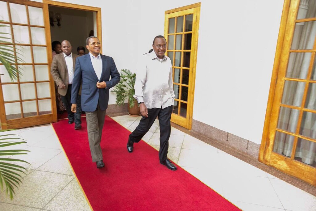jmkikwete's tweet photo. It was my pleasure to pay a courtesy call to President @UKenyatta earlier today, at his State House in Nairobi. https://t.co/J2MVNBxVon