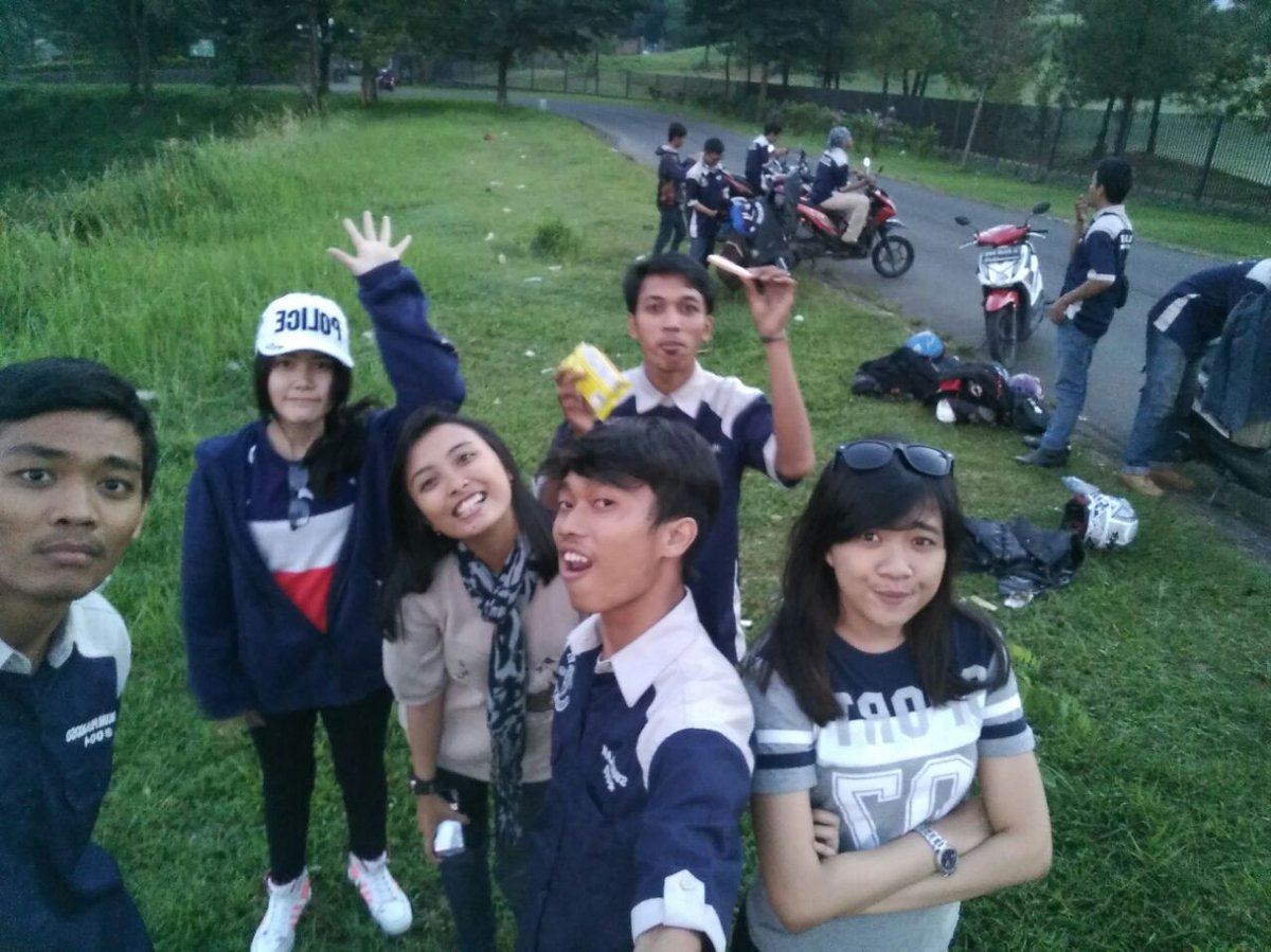 perjalanan kali ini di hiasi dengan wanita wanita yg yaaa good loking lah