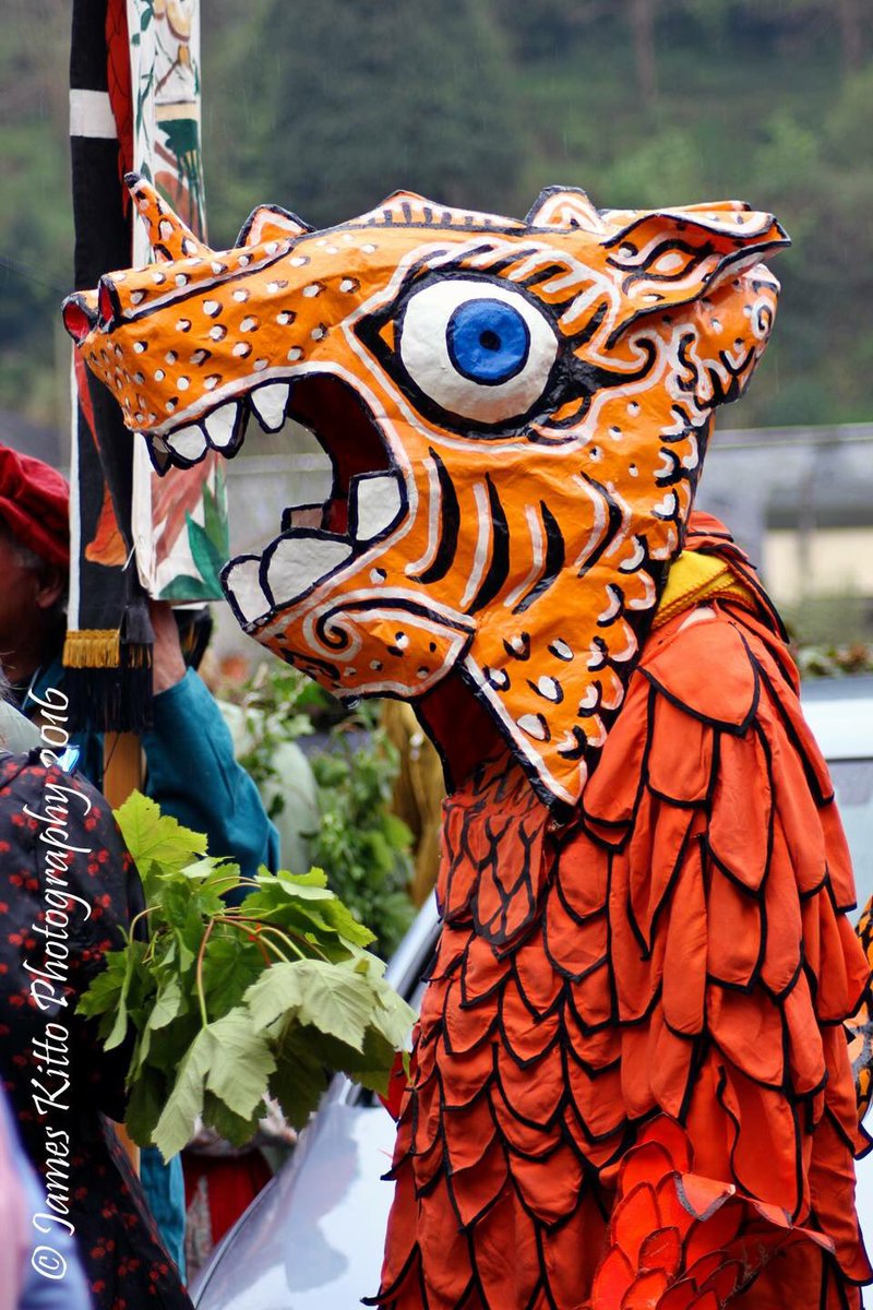 JamesKittoPhoto's tweet photo. The Hal-an-tow's dragon at yesterday's Helston Flora Day. #dragon #floraday16 #Helston #HelstonFloraDay #halantow https://t.co/voMjJZXtDo