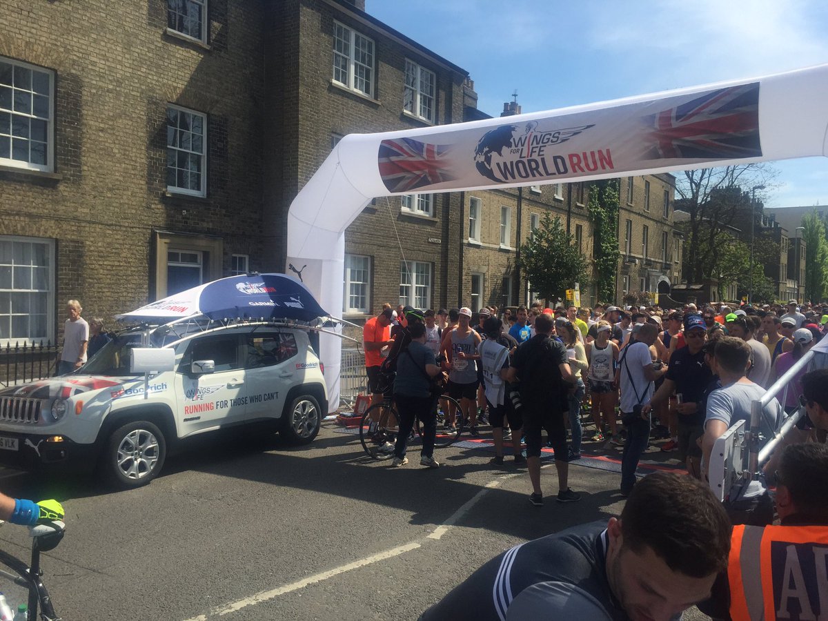hurlz1984's tweet image. @Jeep_UK ready to go for the Wings for Life #WorldRun @gee_atherton in the chasing pack @ChorusTweets