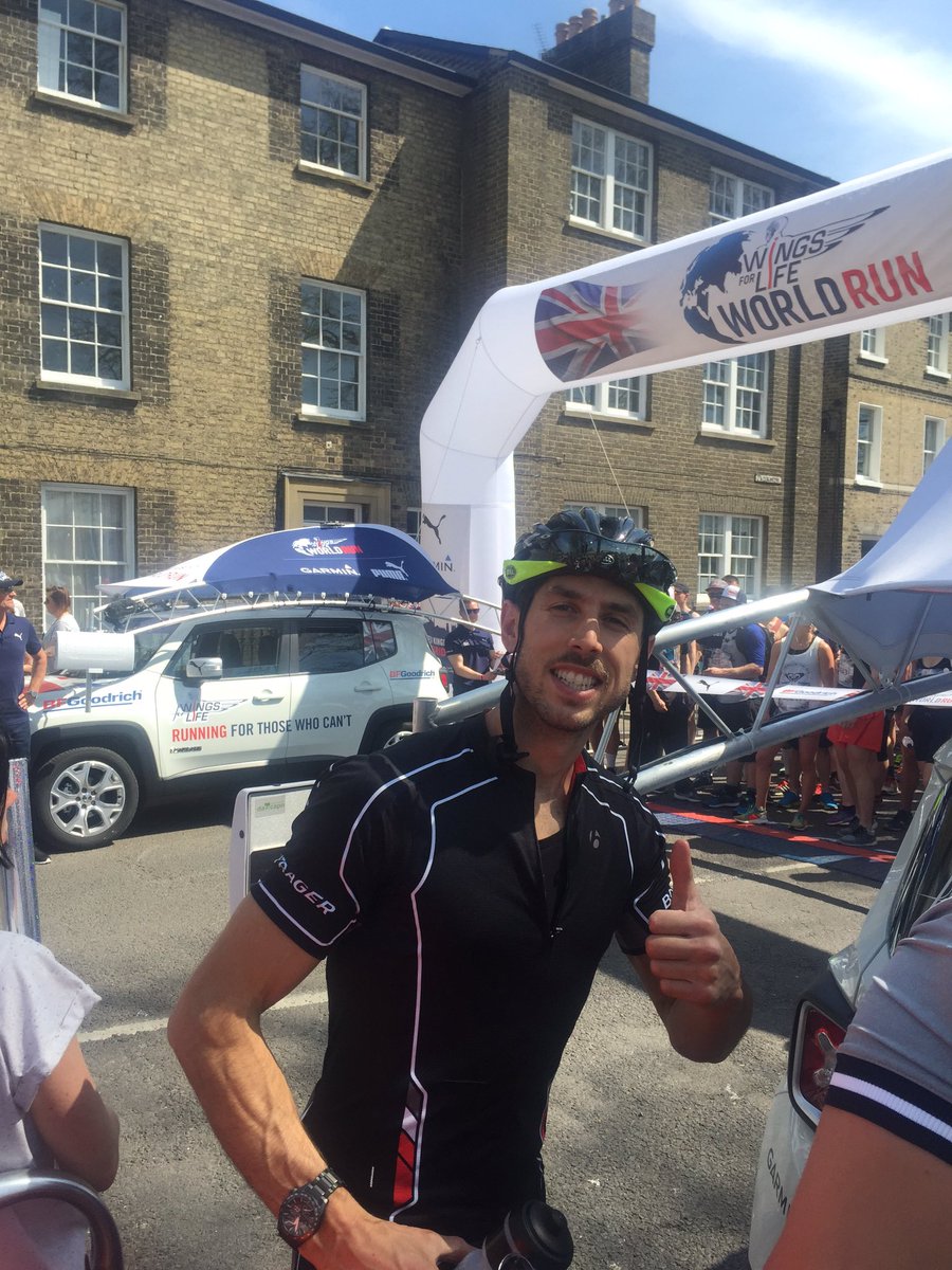 hurlz1984's tweet image. @Jeep_UK ready to go for the Wings for Life #WorldRun @gee_atherton in the chasing pack @ChorusTweets