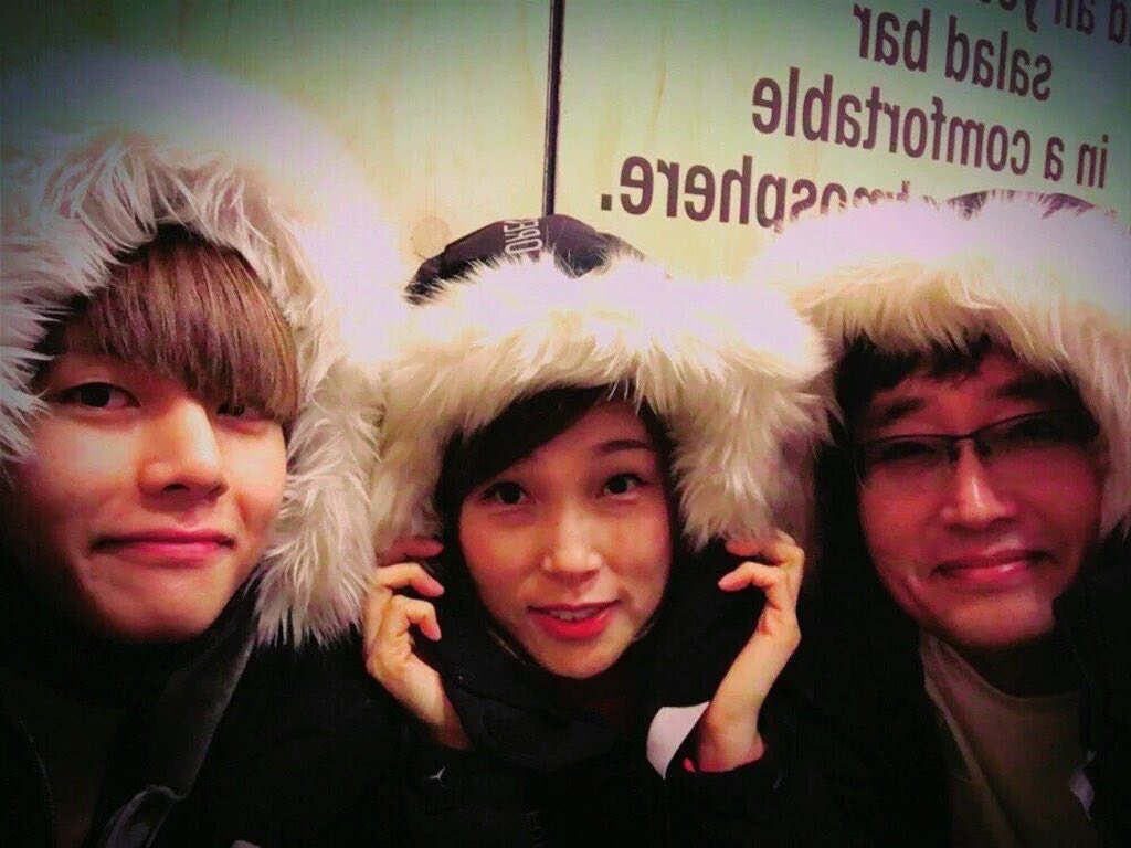 lovebts82's tweet photo. あんだけ家族大好きなテテやもん。多分会うのも久しぶりなんかな…
涙でるよね。
いつもペンを優先してくれてありがとう。 https://t.co/QK7fMZhWpX