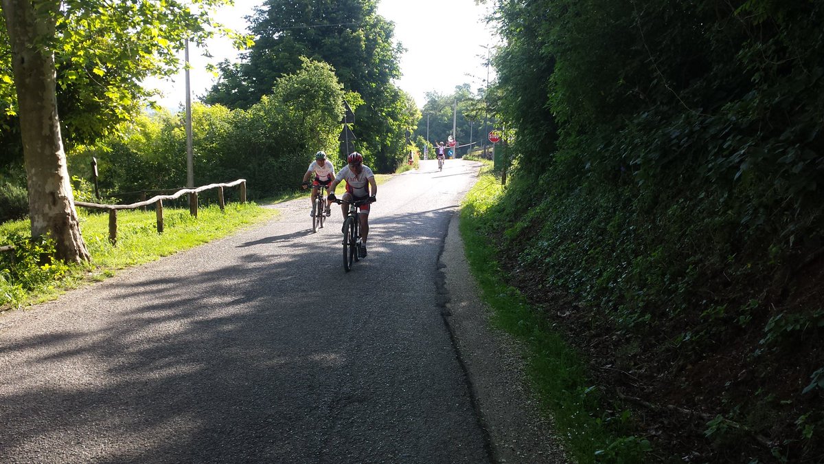 minus_bike's tweet photo. #Traversatadeicollieuganei #Tce #mtb #anziani a #casa https://t.co/Uo5oAza2B8