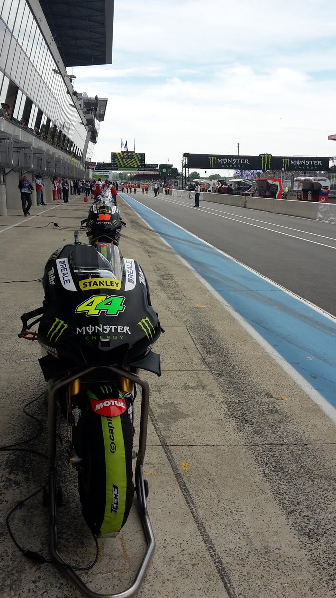 NicolasAtlan's tweet photo. Ready...steady...#GoPol #GoBrad! @Tech3Racing #FrenchGP #LeMansMotoGP https://t.co/aaDaB4JsUm