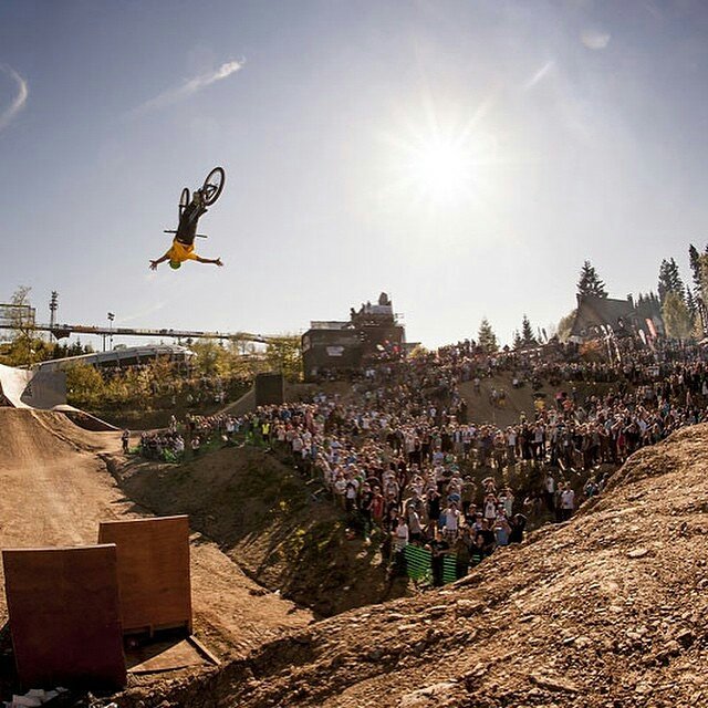 MarkusTimoBaur's tweet photo. #RedBull #germany #bergline #bikepark #dirtpark #winterberg #dirtjump #slopestyle #canyon #bikes #mtb #dirtmasters https://t.co/9OPcOGPZjE