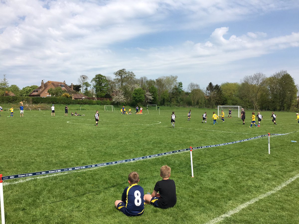 djpearce64's tweet photo. And were off. This afternoons U9's "Cup" finals event. @OnyxTeamwear @GranthamYouthFL https://t.co/hcwBh0pqEy