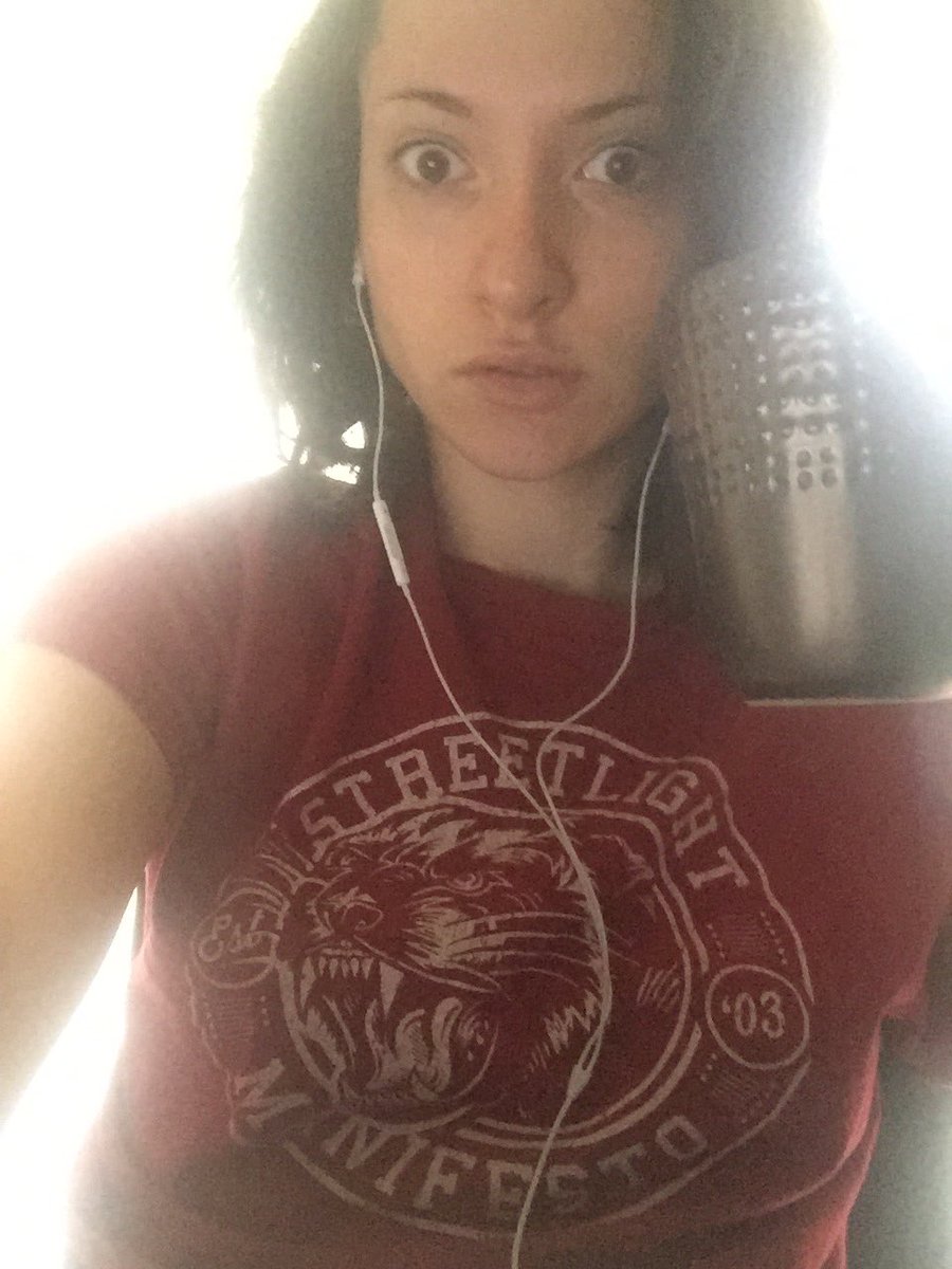 boba_fetz's tweet photo. HAPPY SUNDAY YALL!Hoping the sun comes out &amp; wishing tmr wasnt Monday.  Current mood- #streetlightmanifesto #sunday https://t.co/01z2pOXpdh