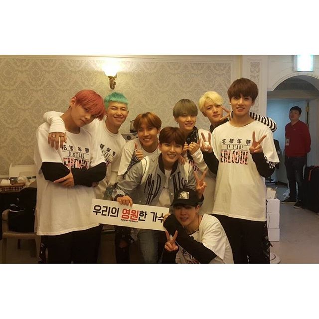 Seokjoy20's tweet photo. 오빠들~~~~~ 당신을 너무너무너무 사랑해요~ 넌 is 뭔들~ ㅋㅋㅋㅋㅋㅋㅋ 아미들 넘넘 당신을 사랑~~~ #방탄소년단사랑해 https://t.co/SsHCIplT6T