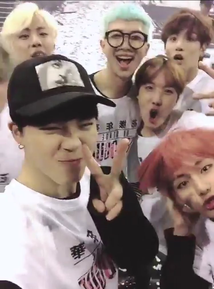 jinblossoms's tweet photo. 우리 방탄아ㅏㅏ아 사랑해사랑해사랑해 ㅠㅠ #방탄소년단사랑해 https://t.co/Thv8d8YCj3