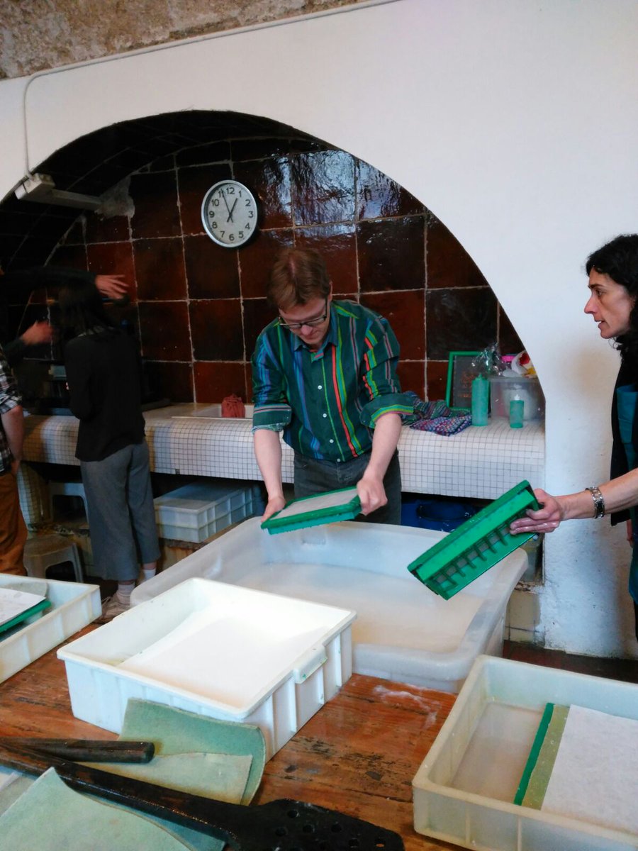 CarlesCuerva's tweet image. L'Arlet ja té paper de #Capellades del @mmp_capellades ,encara hi sou a temps avui! #PaPerPaPer #capelladinament