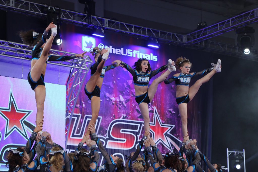 theusfinals's tweet photo. .@RainAthletics STORM #EnditTogether #thisisit #USFvb16 https://t.co/591s9OuDYx