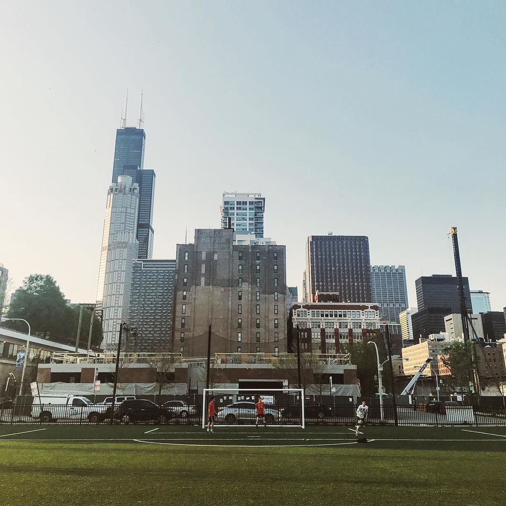 ChiPhotos's tweet photo. by tri_11: Turf in the city.
#football #soccer #chicago #chitecture #ineedtoplay #turfmapp #findsoccernearyou #whe… https://t.co/zbafqcQVMe