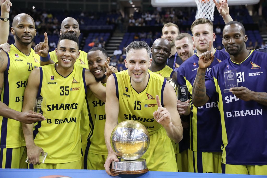 TUBPodcast's tweet photo. RECAP @SheffieldSharks stun Riders to WIN BBL Playoff Final: https://t.co/uvTEWxFyB8 #MoltenFinals https://t.co/OG6mR3pYZZ