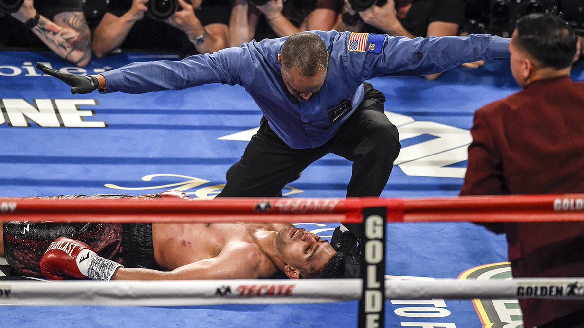 ProsportImages's tweet photo. Canelo Alvarez @Canelo knocks-out Amir Kahn @amirkingkhan in the 6th round. #CaneloKhan https://t.co/0tBri2k4nd