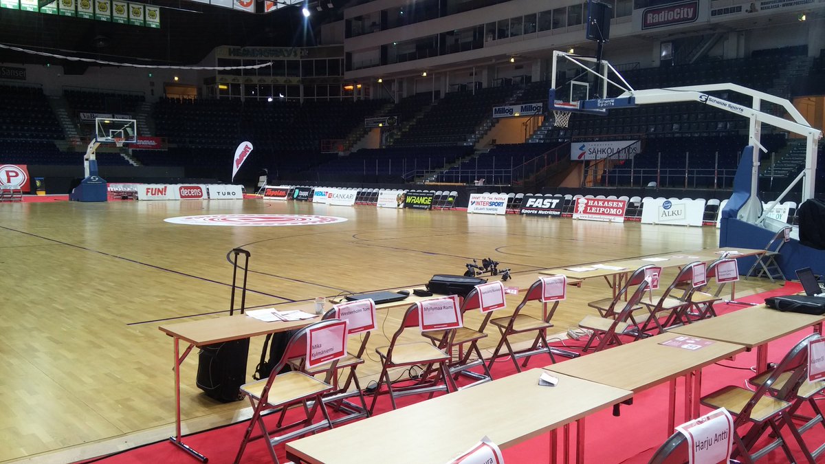 riiviomaista's tweet photo. Viimeinen sammuttaa valot! #korisliiga #pyrintö #kouvot #nytkotiin https://t.co/V9k1p1rtaT