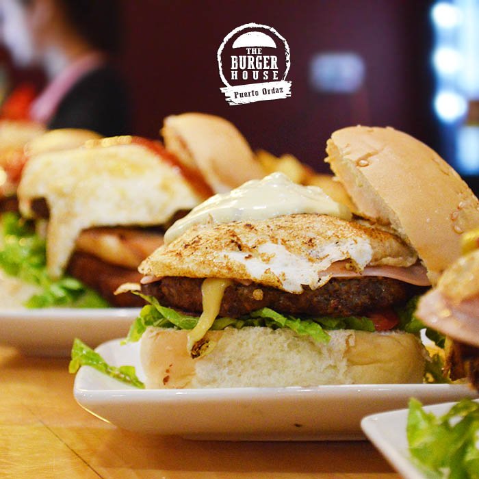 burgerhousepzo's tweet photo. Si tu pasado te está llamando, ¡cuélgale!, el futuro es tan sabroso como esta hamburguesa. https://t.co/Y8Mv6unS4i