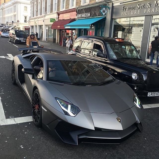 Descubrir 92+ imagen lamborghini aventador sv grey - Abzlocal.mx